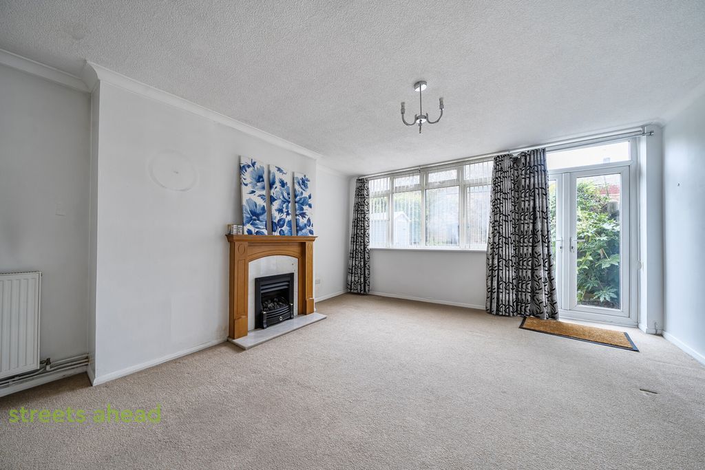 Property photo 3 of 17 Eca46E23-3403-4F6...