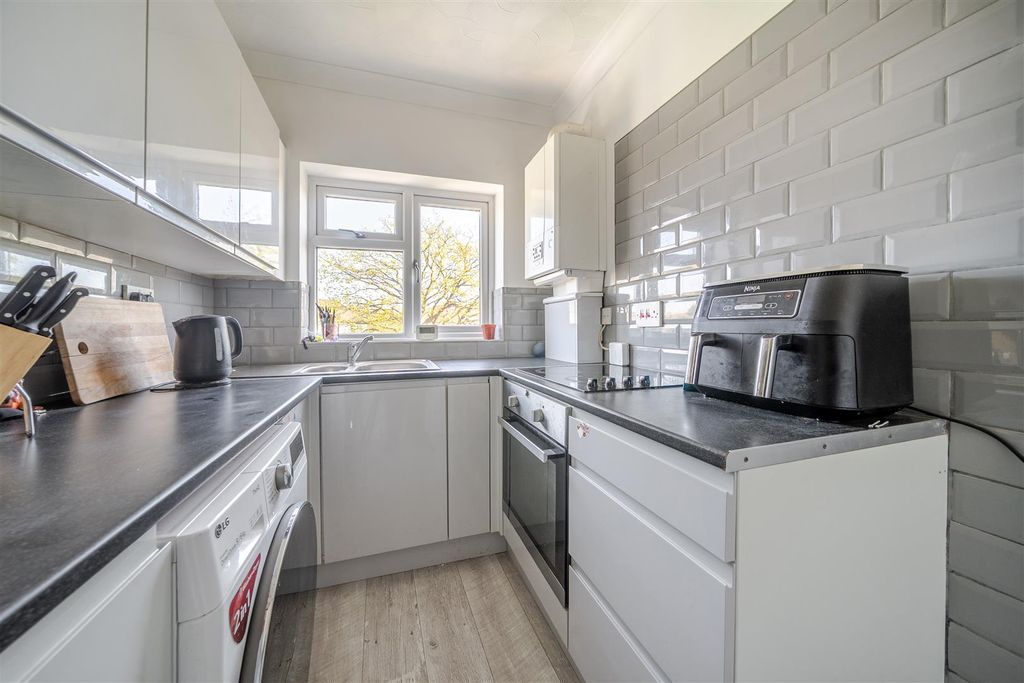 Property photo 2 of 14 1437306-16-69d64A3F7d647.Jpg