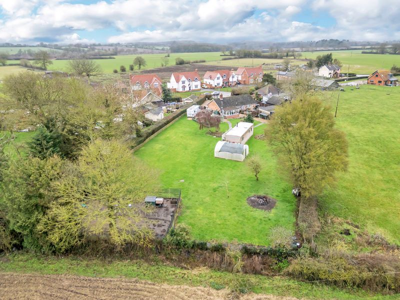 Property photo 3 of 30 Gardens