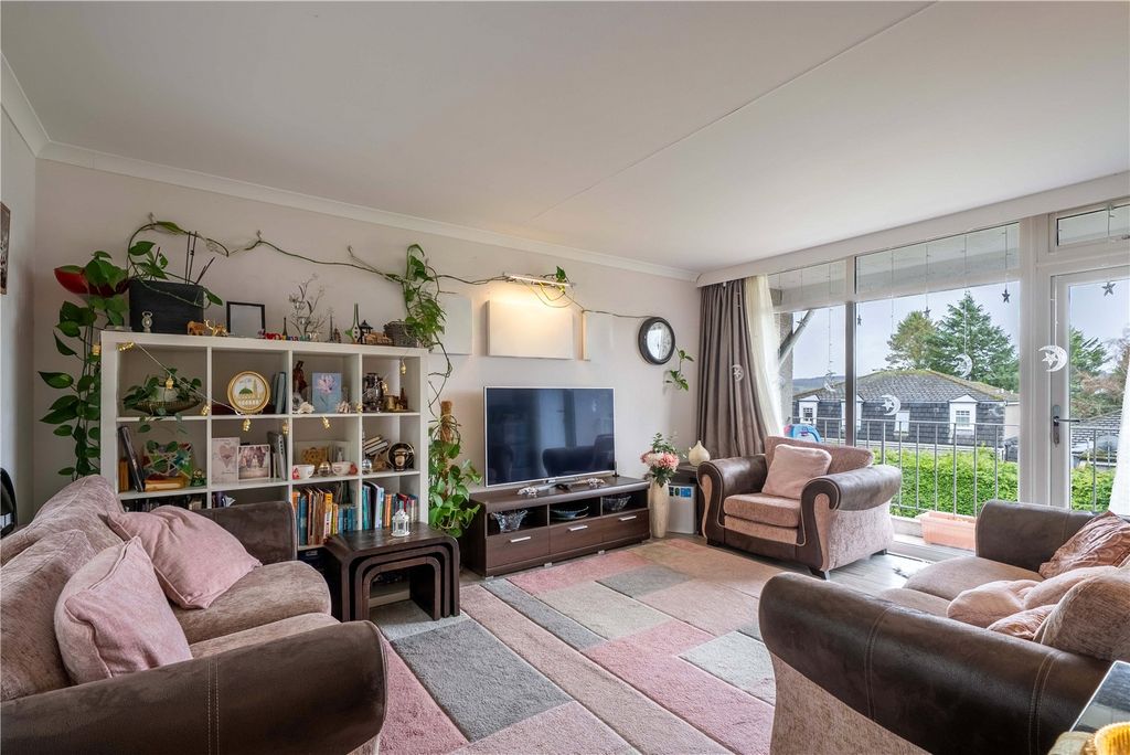 Property photo 2 of 33 North Deeside Road