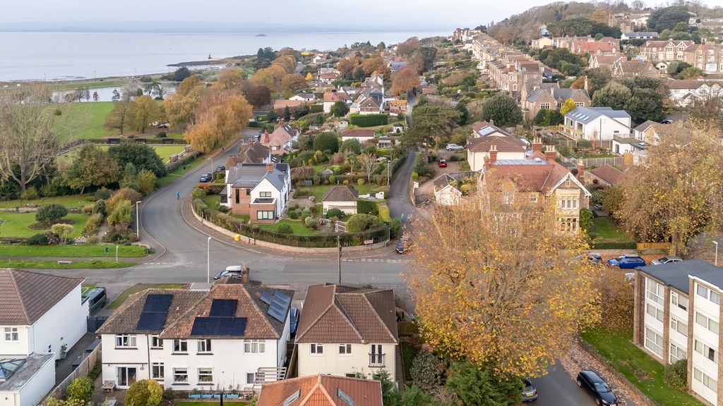 Property photo 3 of 29 2A Beach Road West 2