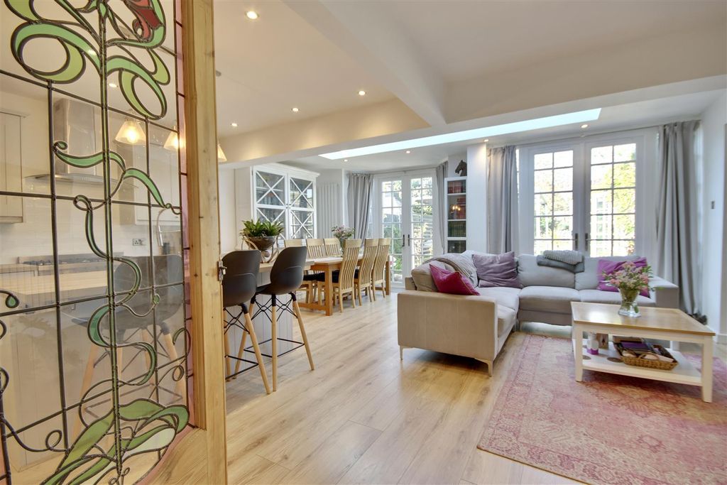 Property photo 2 of 34 8187F809-D98B-4314-Bd2F-Ca683257Abb9_1_201_A.Jpeg