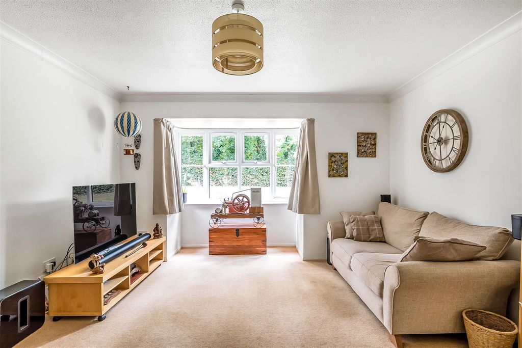 Property photo 2 of 10 19-Hamilton-Court-8.Jpg