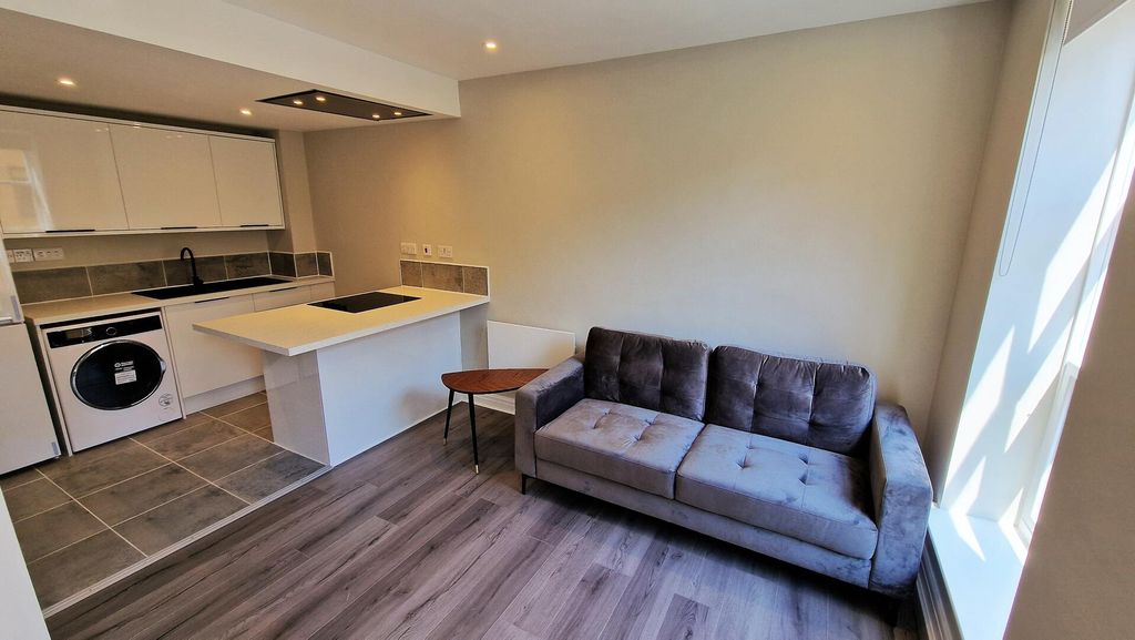 Property photo 3 of 33 Kitchen