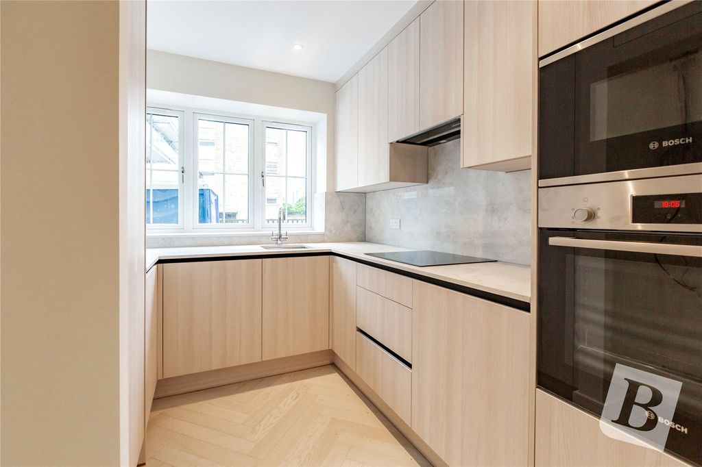 Property photo 3 of 23 Kitchen