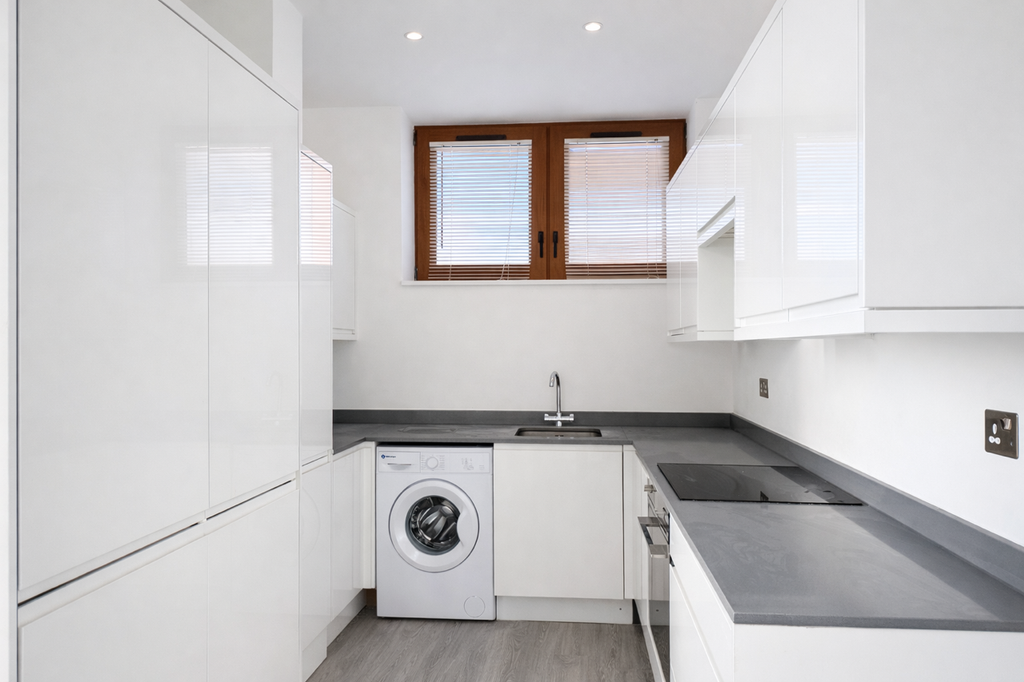 Property photo 3 of 7 Modern L-Shaped Kitchen With Appliances