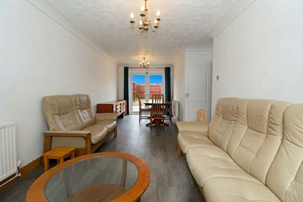 Property photo 3 of 12 Lounge.Jpg