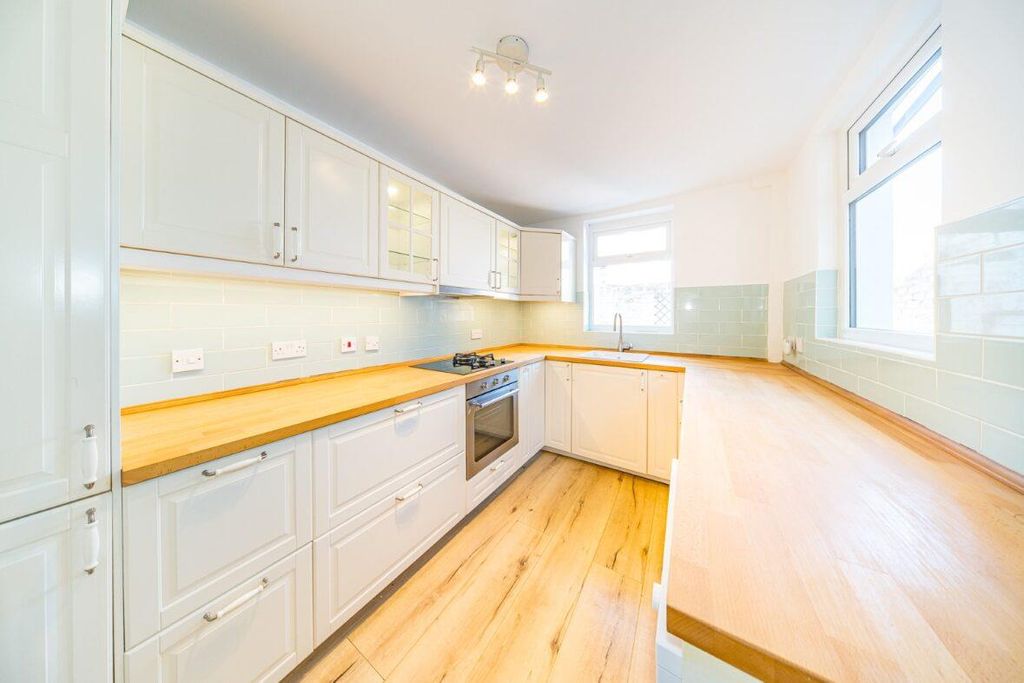 Property photo 3 of 15 31 Ellaby Road Kitchen.Jpg