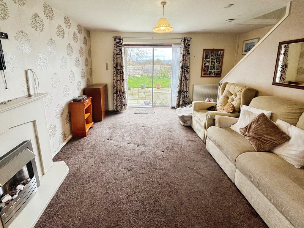 Property photo 2 of 11 Lounge