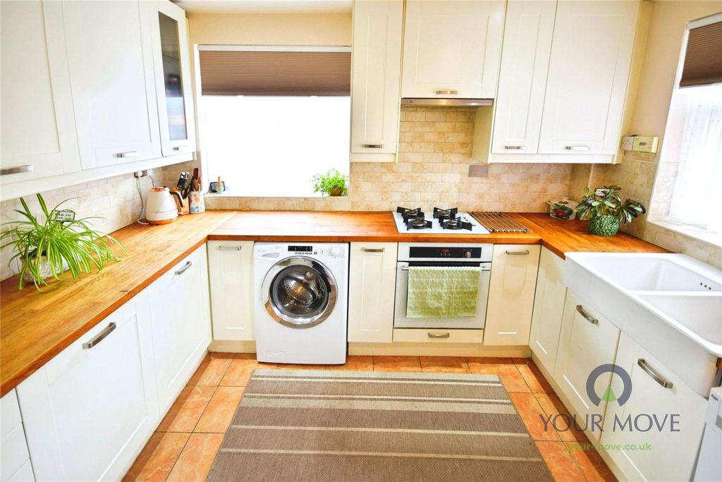 Property photo 2 of 20 Kitchen