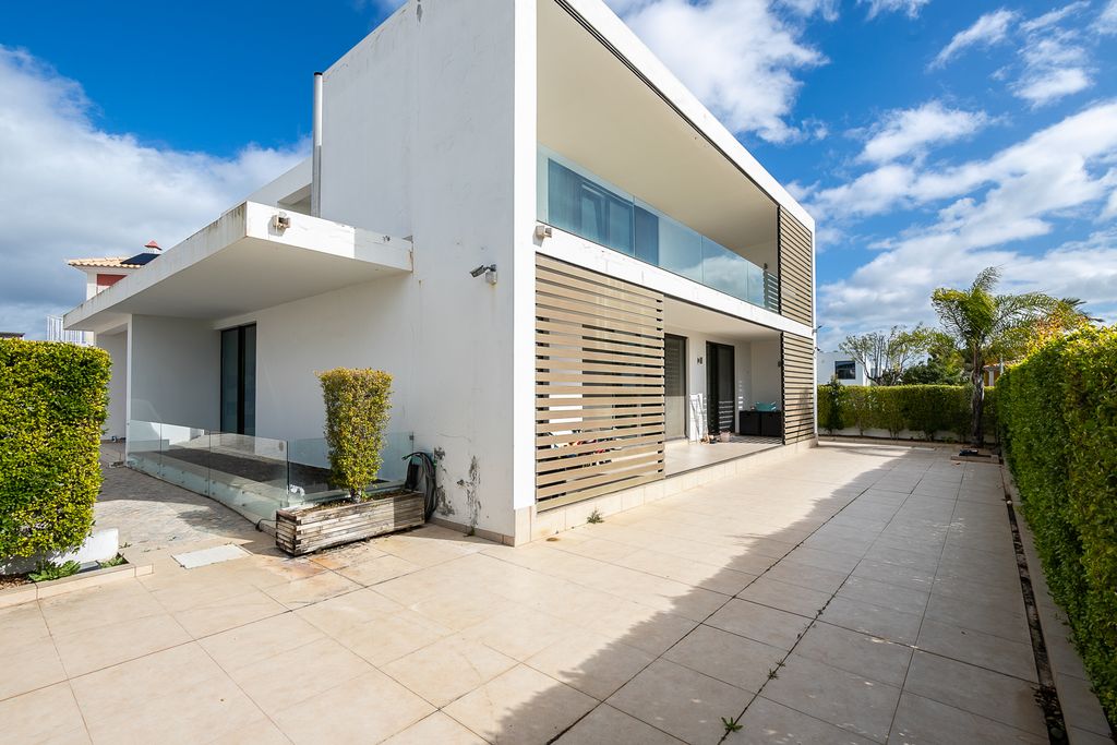 Property photo 2 of 48