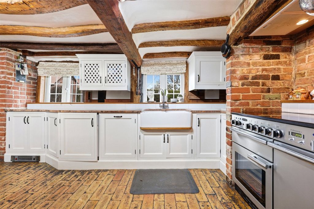 Property photo 3 of 17 Kitchen