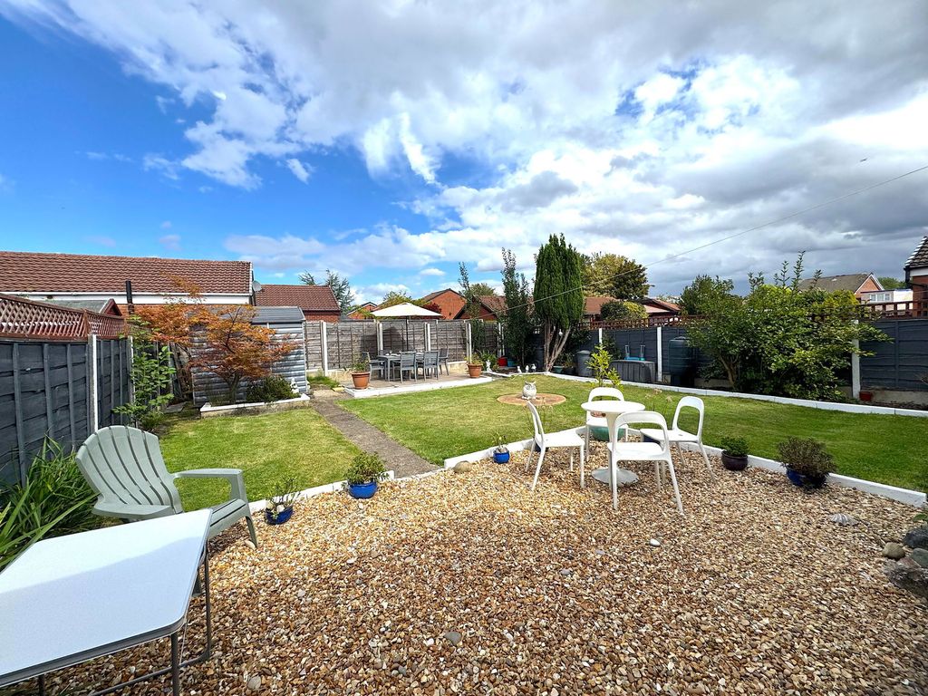 Property photo 2 of 27