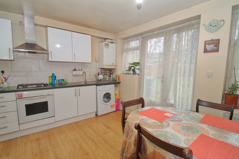 Property photo 1 of 9 Photo 4