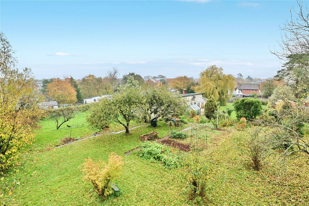 Property photo 2 of 14 Gardens