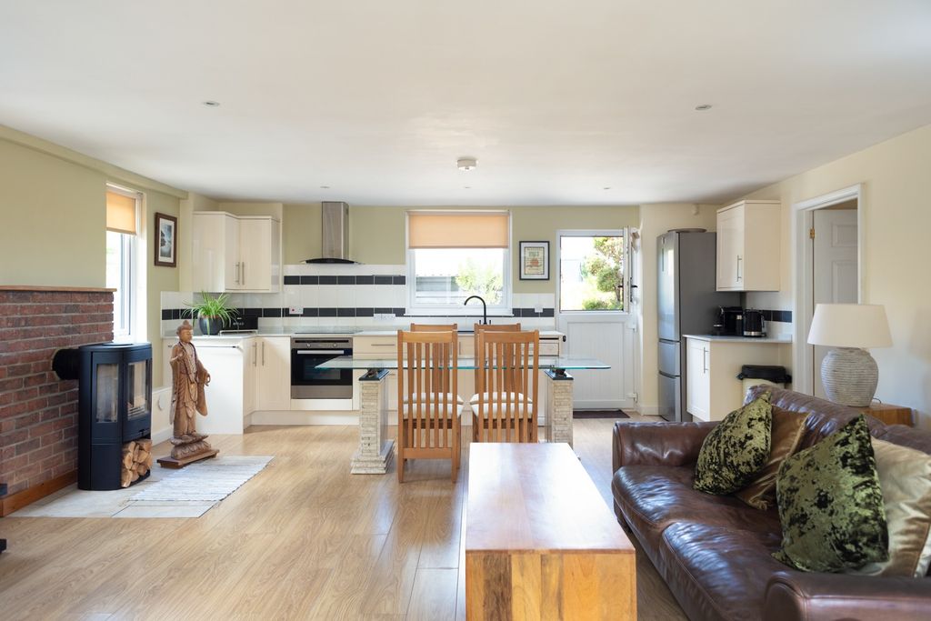 Property photo 2 of 28 4328814