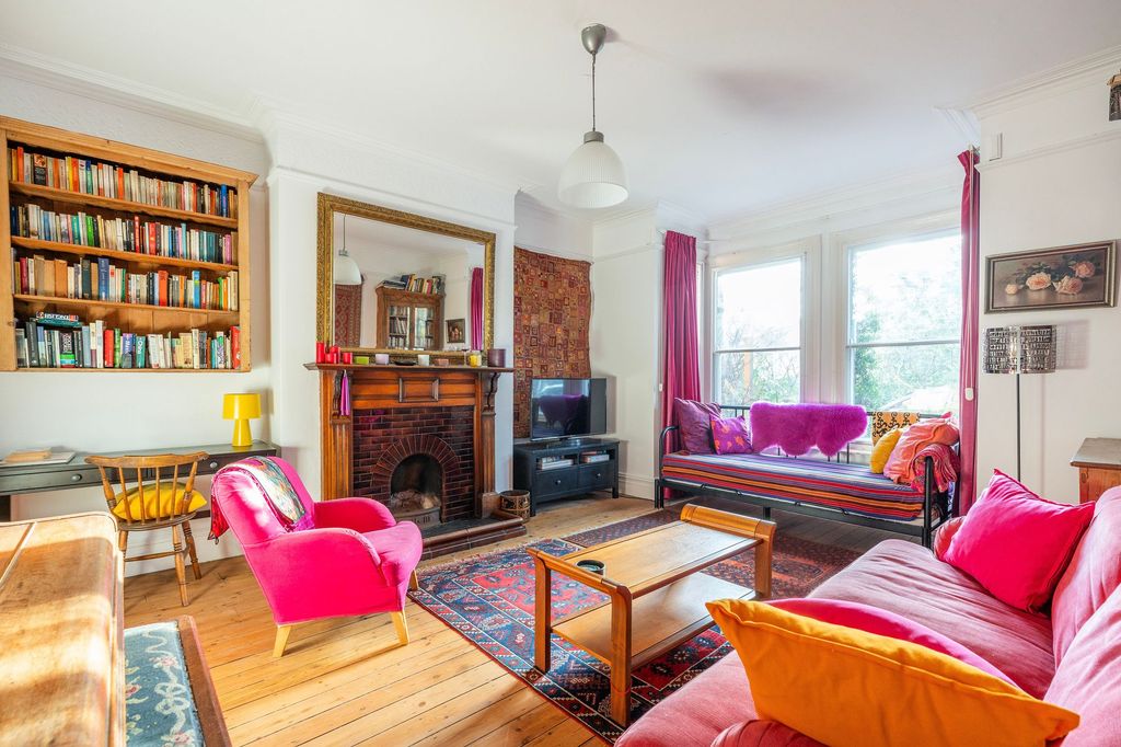 Property photo 2 of 33