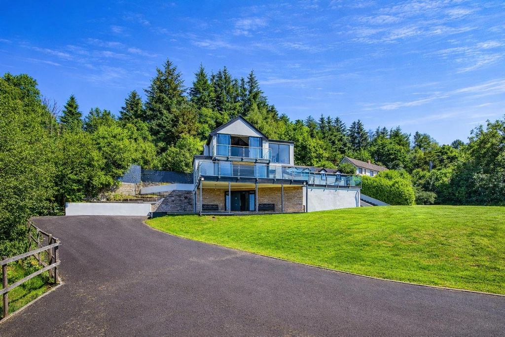 Property photo 1 of 25 01A4037B-5Fc6-438F-8Bc1-8F806c3Fc398.Png