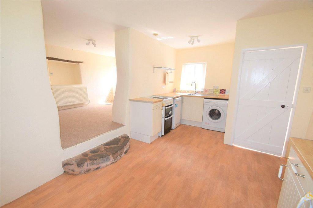Property photo 3 of 9 Tiverton Seddons