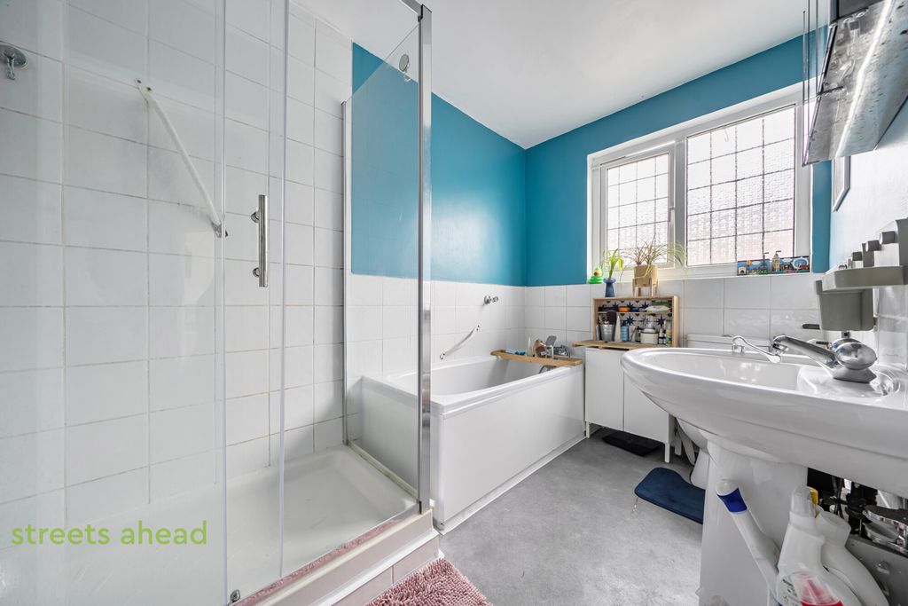 Property photo 3 of 21 0E51F0B7-E00F-4d3...