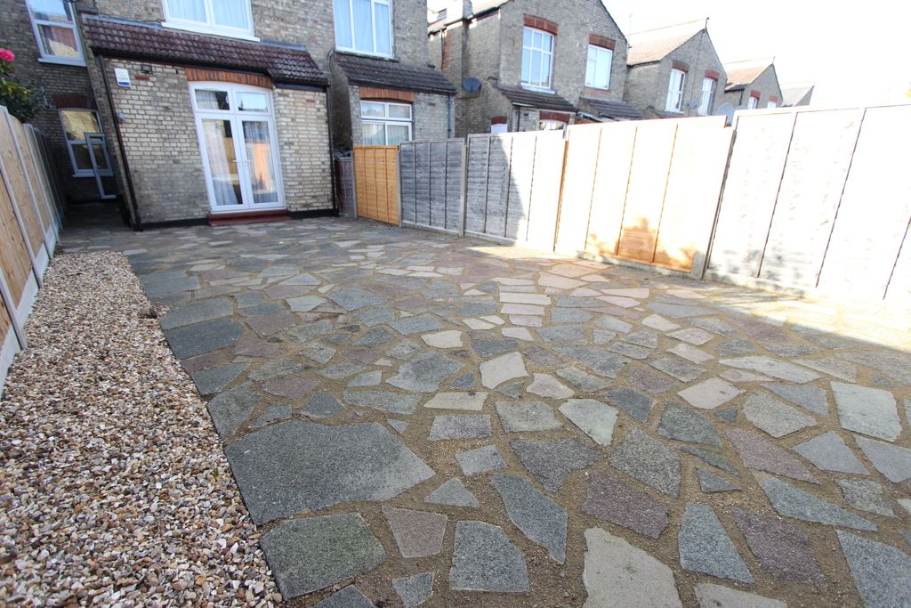 Property photo 2 of 25