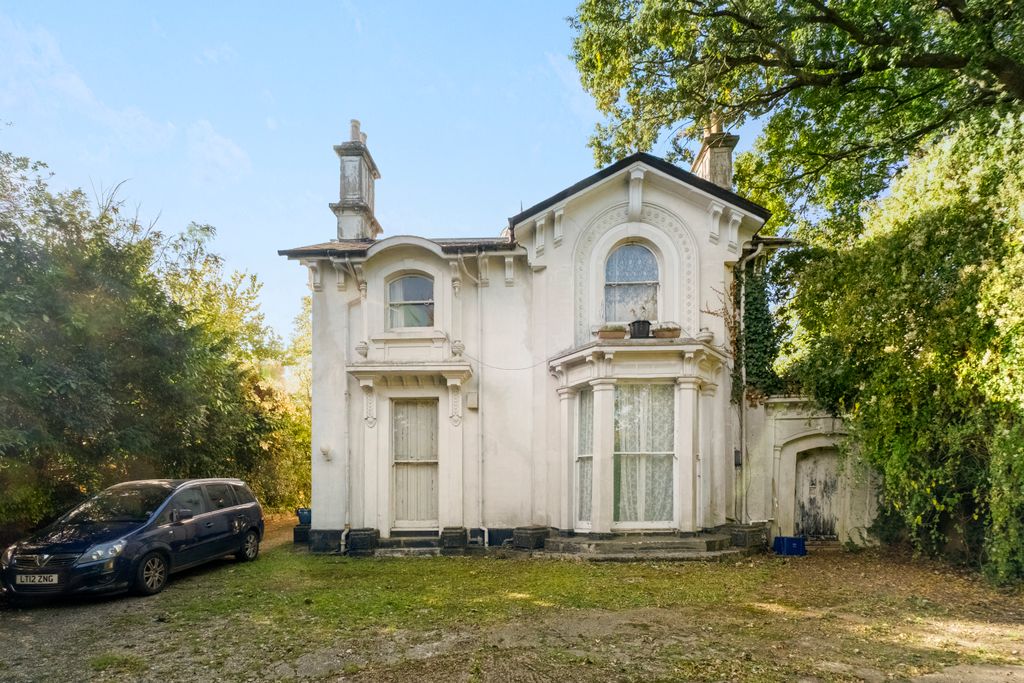 Property photo 1 of 19 71 Beulah Hill, Upper Norwood, London, Se19 3Eb