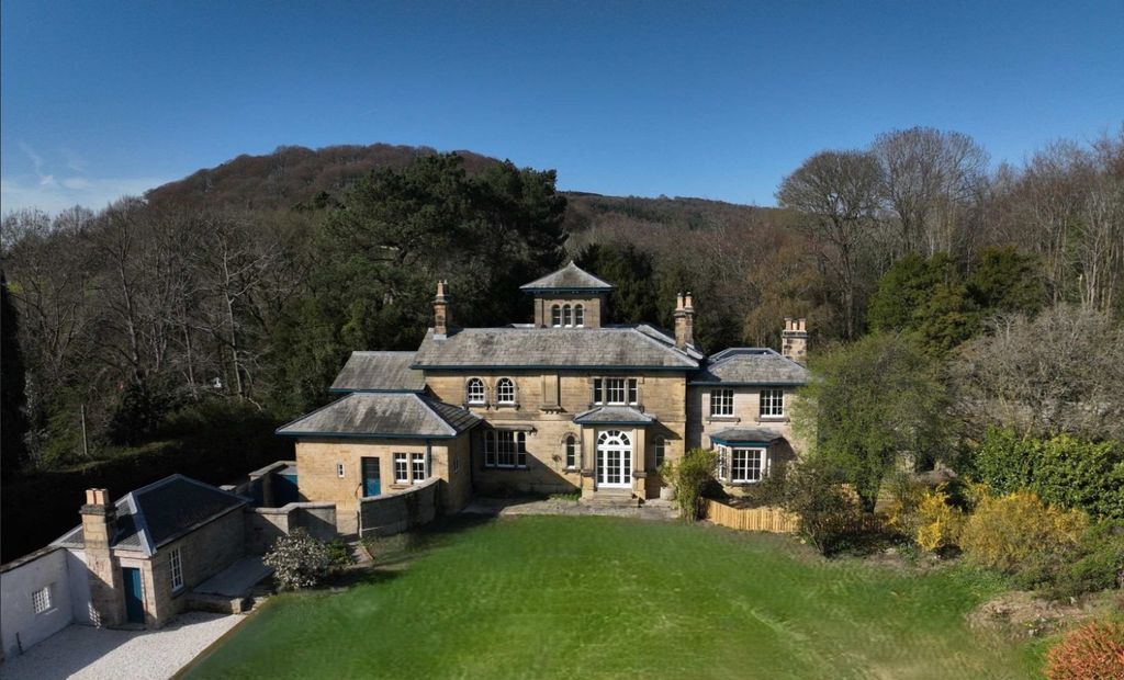 Property photo 1 of 6 Park House Front External