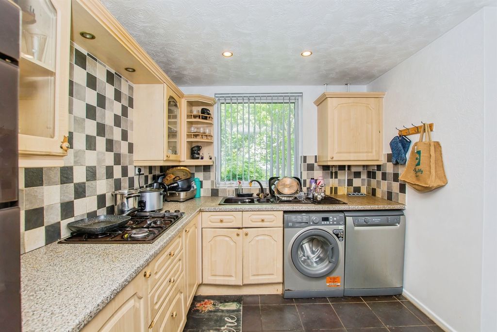 Property photo 2 of 17