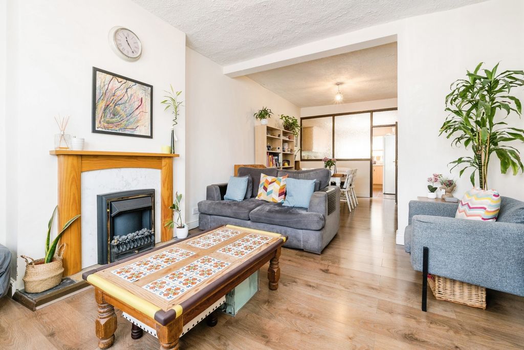 Property photo 3 of 16 Pbox-Img.Jpg