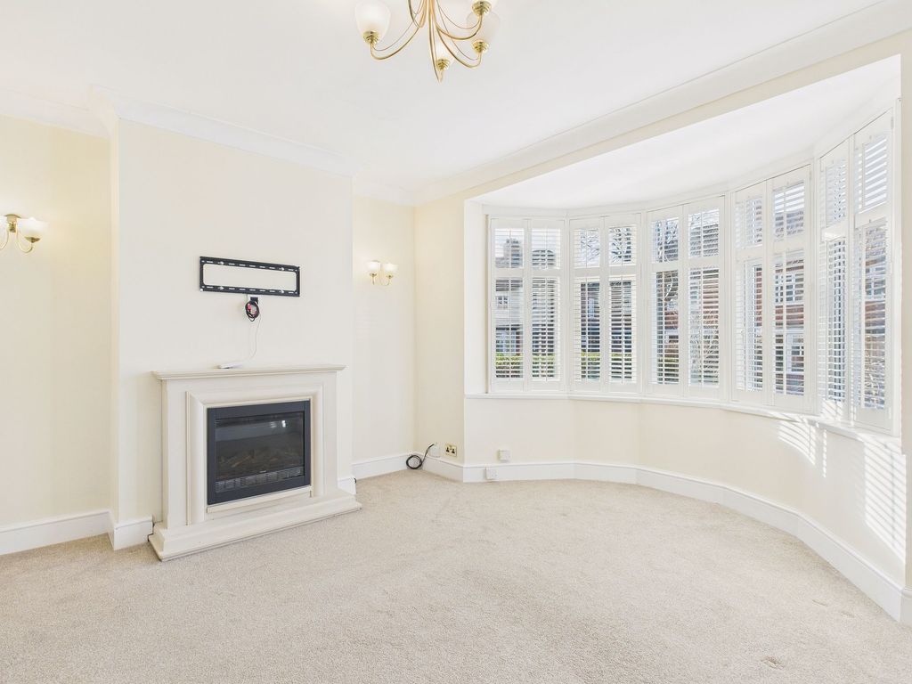 Property photo 2 of 15 Lounge