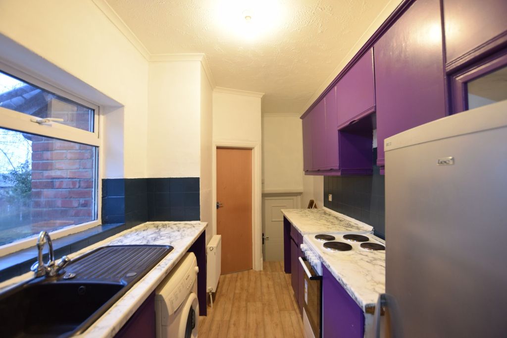 Property photo 1 of 9 Kitchen