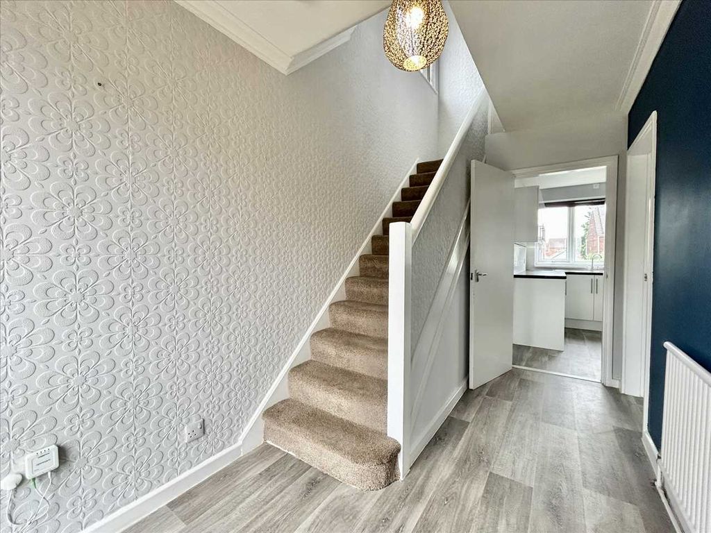 Property photo 2 of 11 Hall