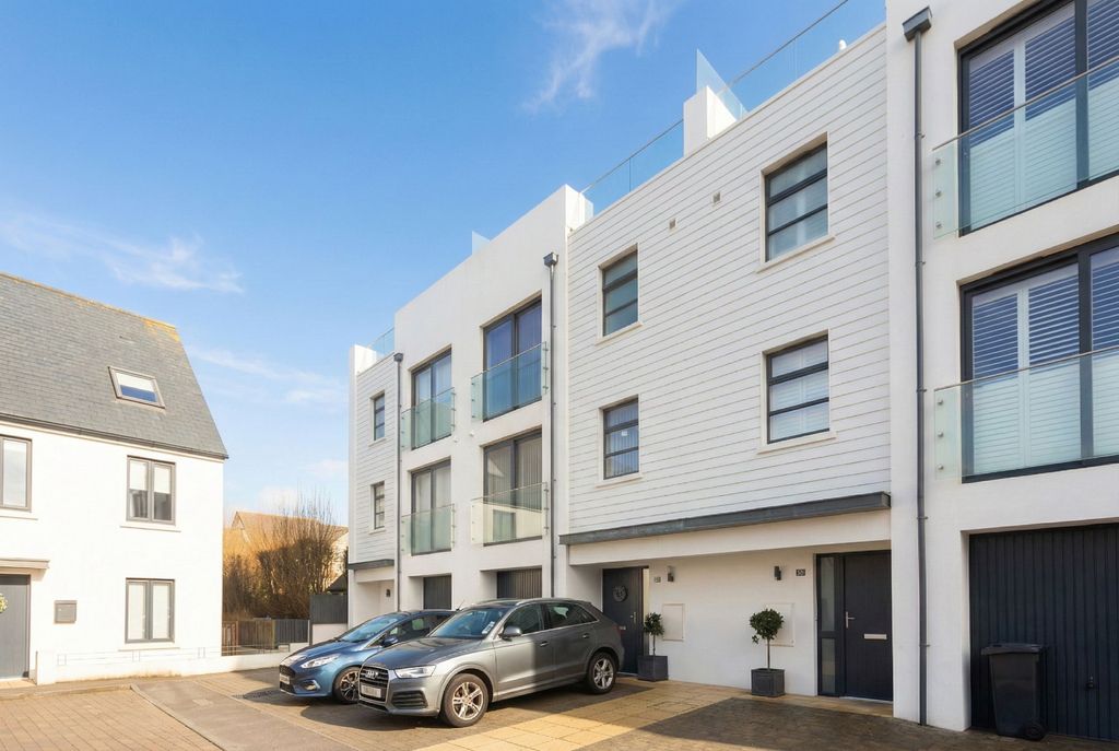 Property photo 1 of 33