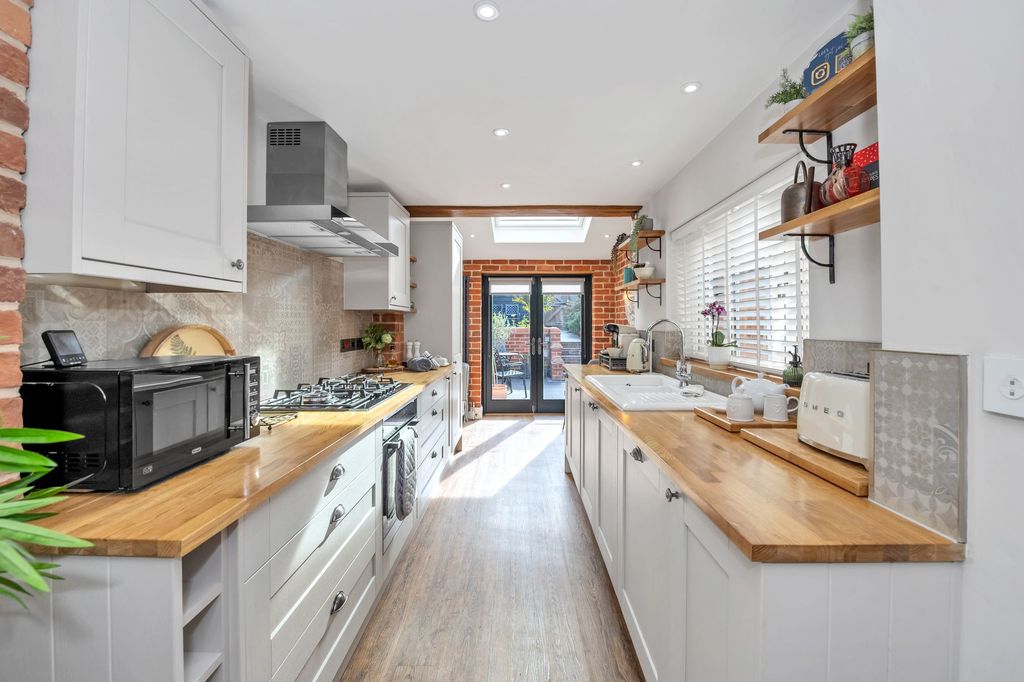 Property photo 2 of 21