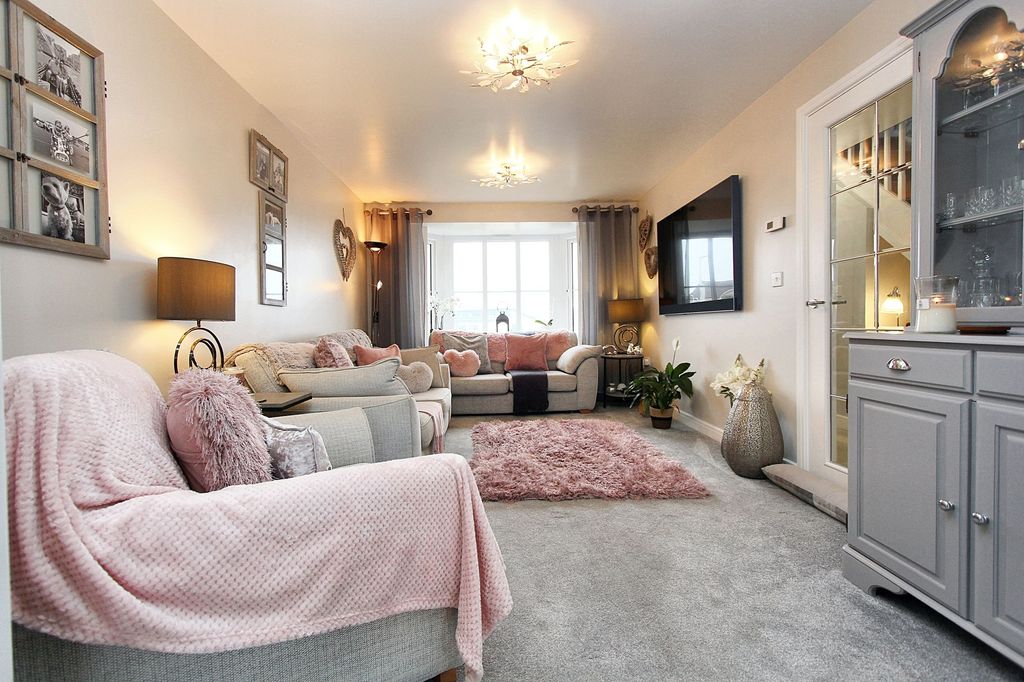 Property photo 2 of 42