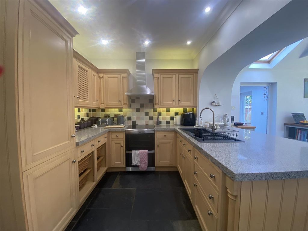 Property photo 2 of 21 Kitchen