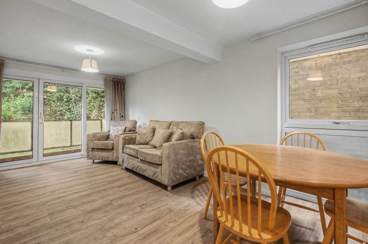 Property photo 1 of 8 330624