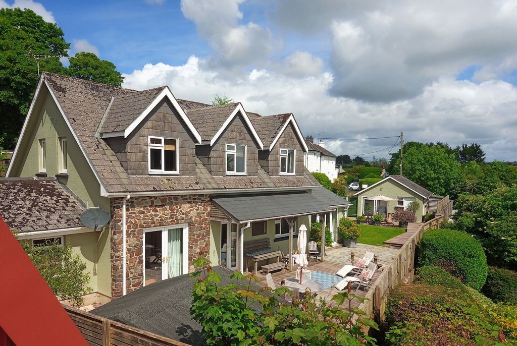 Property photo 1 of 33