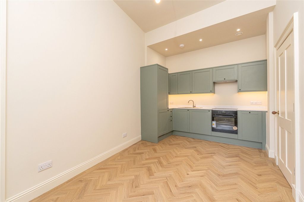 Property photo 2 of 19 Lounge/Kitchen