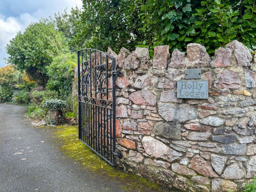 Property photo 2 of 29