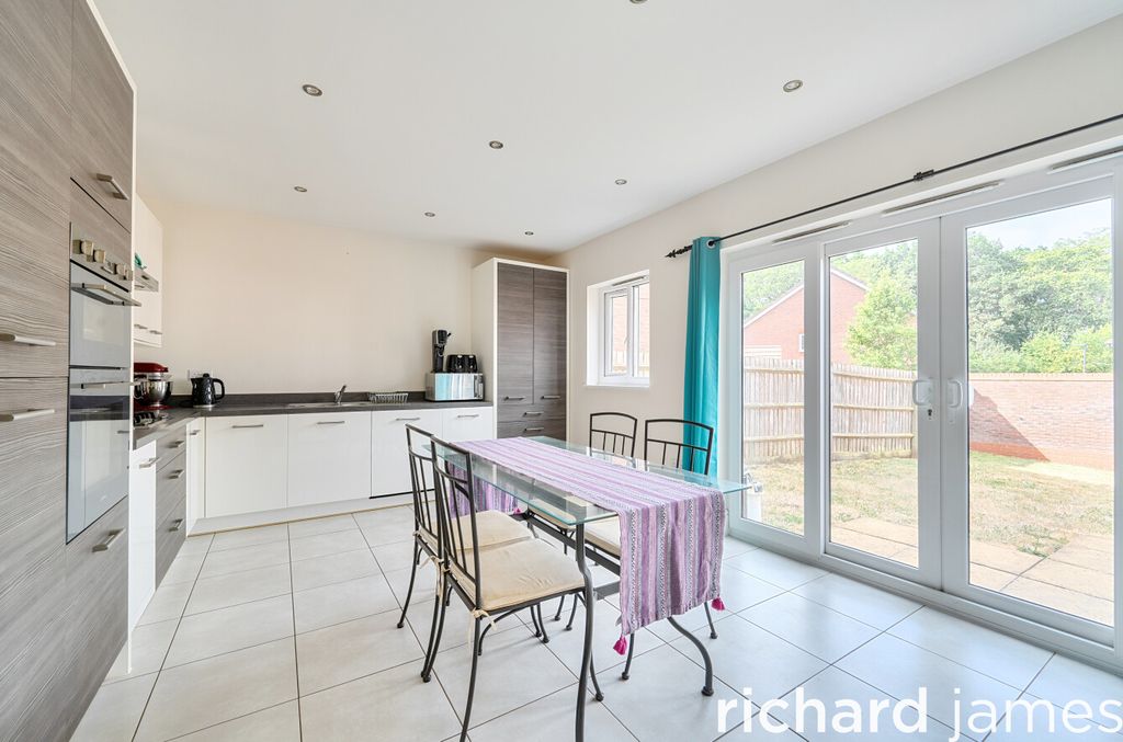 Property photo 2 of 12 710d6d647Aff47B3Bb152Bdb323Fca2E