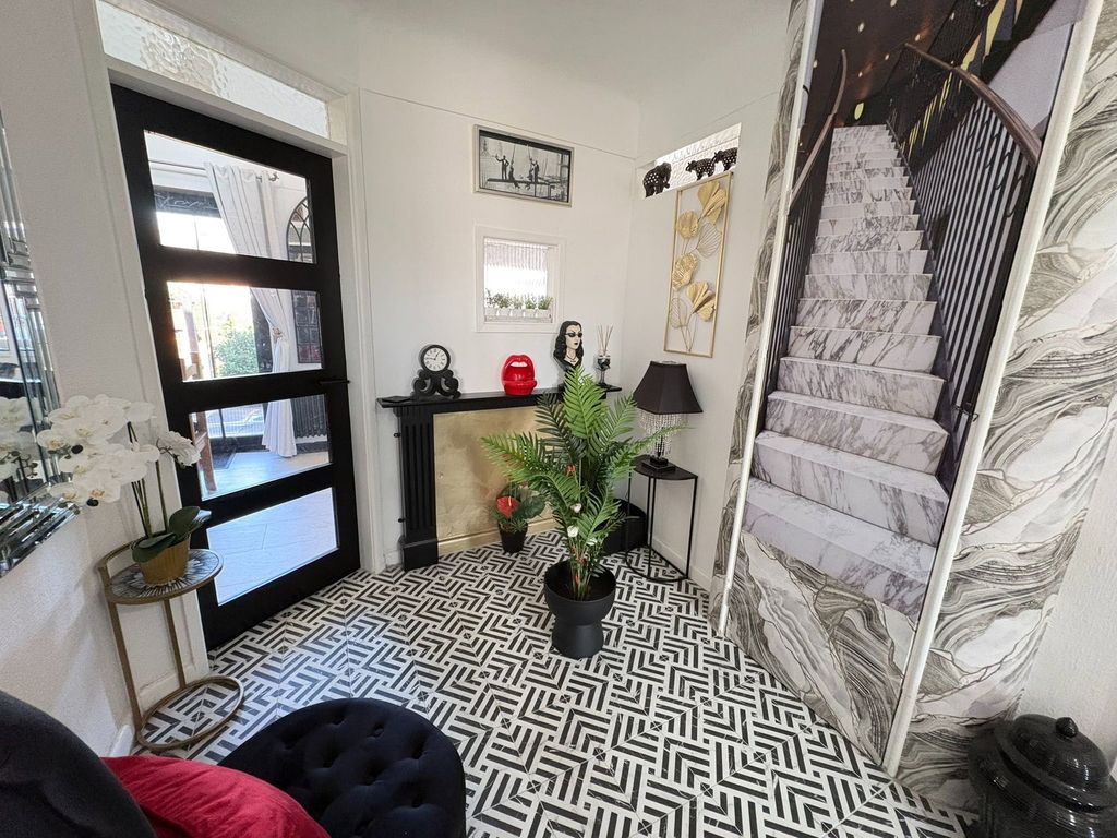 Property photo 2 of 26