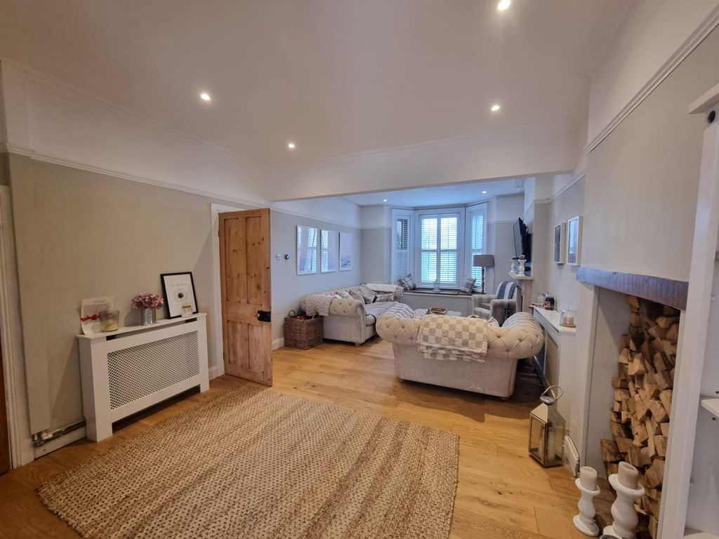 Property photo 3 of 19 Gallery