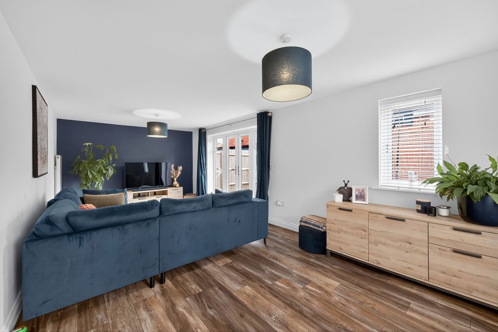 Property photo 3 of 21