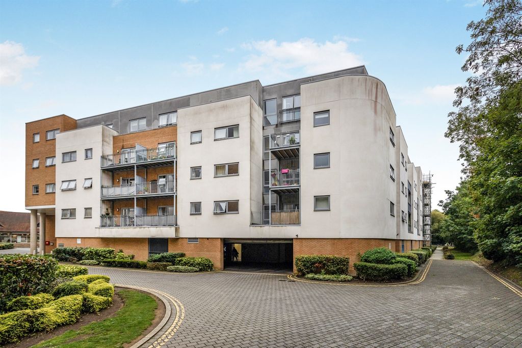 Property photo 1 of 20