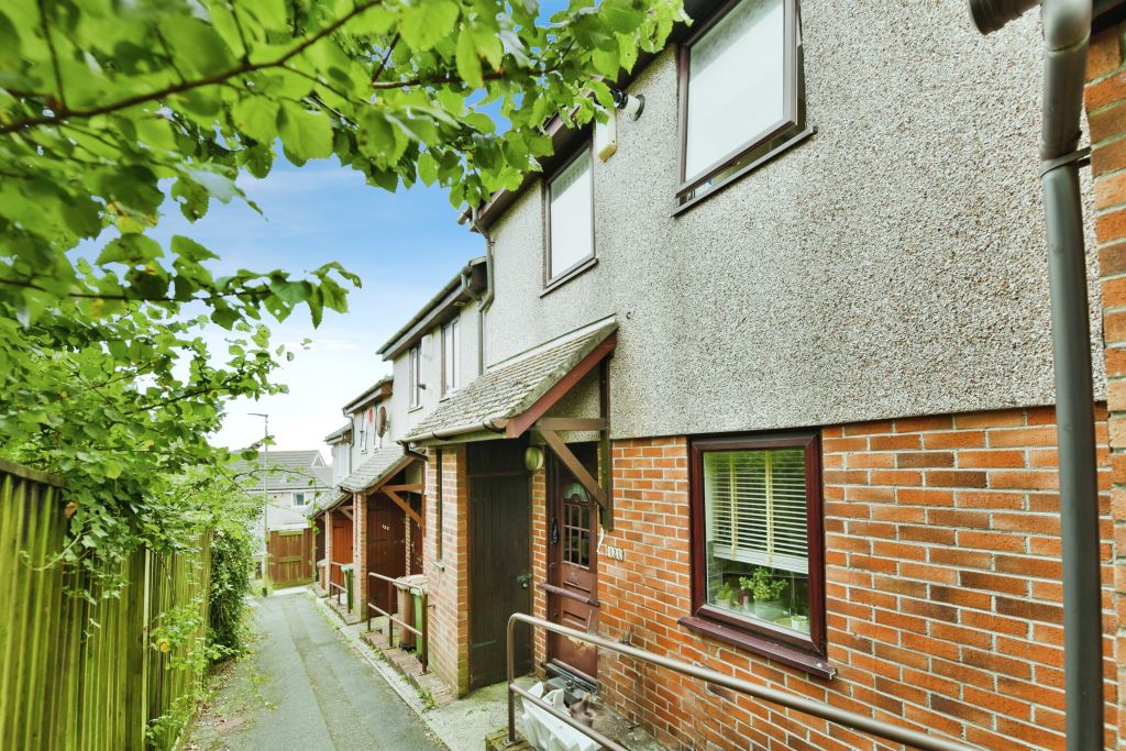 Property photo 1 of 18