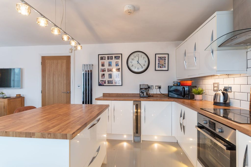 Property photo 3 of 26