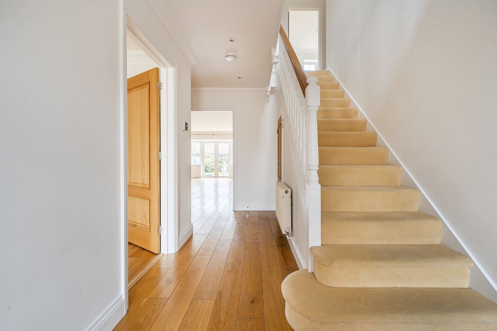 Property photo 2 of 24 Picture No. 19