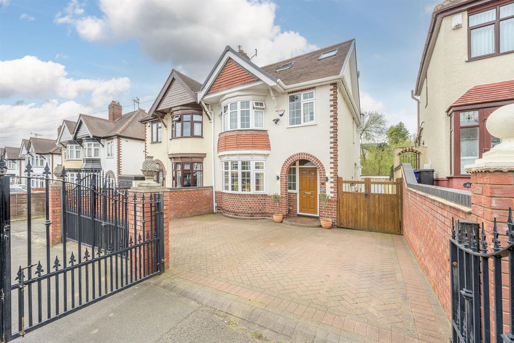 Property photo 1 of 32