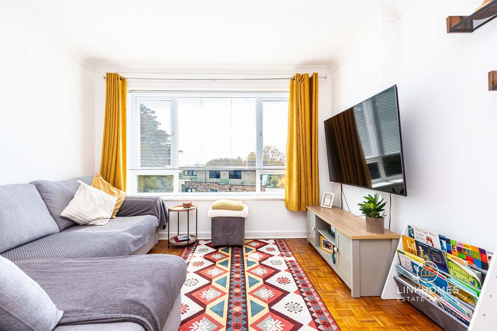 Property photo 2 of 23